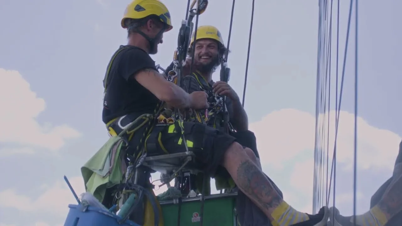 Video al proiectului Alpwork: Spălarea complexă a fațadelor Zorile City Mall