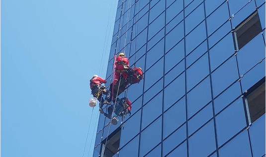 Montaj ventfațade
și fațade din sticlă